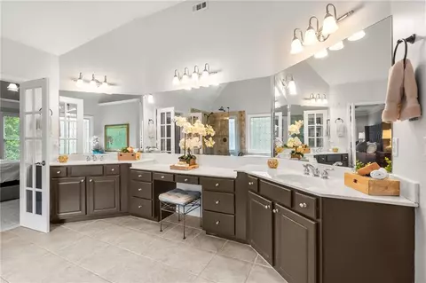 Bath - 520 Sentry Ridge Xing, Suwanee, GA 30024 photo 3 of 8