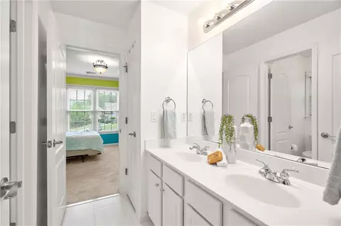 Bath - 520 Sentry Ridge Xing, Suwanee, GA 30024 photo 6 of 8