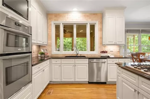 Kitchen - 520 Sentry Ridge Xing, Suwanee, GA 30024 photo 4 of 6
