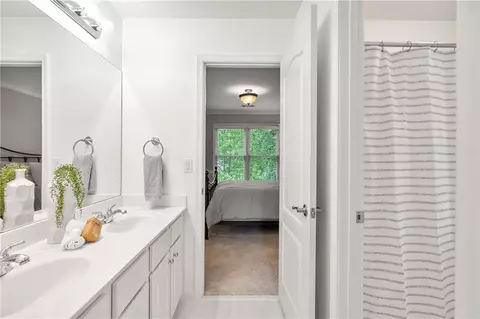 Bath - 520 Sentry Ridge Xing, Suwanee, GA 30024 photo 5 of 8