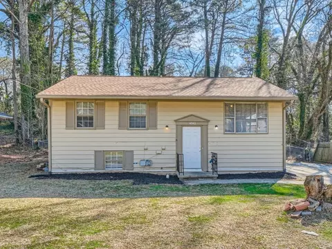 4042 Sweetbriar Ln, Forest Park, GA 30297