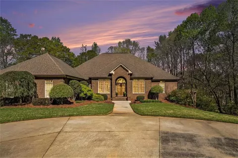 101 Lakeside Cv, Carrollton, GA 30117