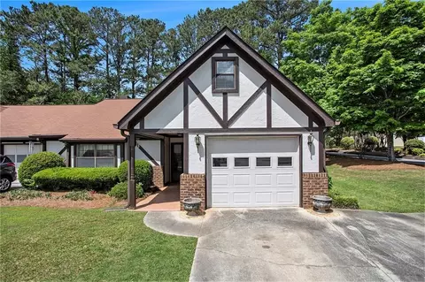 215 Jeff Davis Pl, Fayetteville, GA 30214