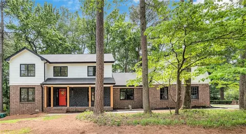 5042 Bridgeport Ln, Peachtree Corners, GA 30092