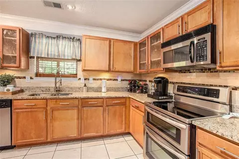 Kitchen - 13222 Cooper Ct, Hampton, GA 30228 photo 2 of 3