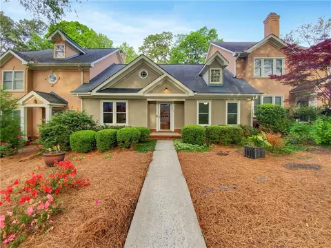 726 Olde Towne Ln, Marietta, GA 30068