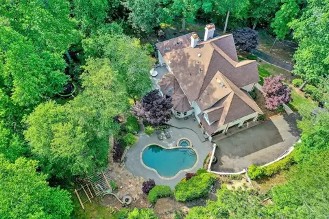 260 Galsworthy Ct, Roswell, GA 30075