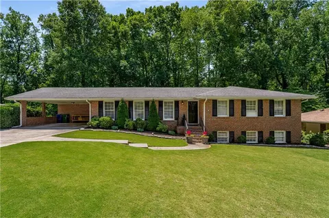 2929 Country Squire Ln, Decatur, GA 30033