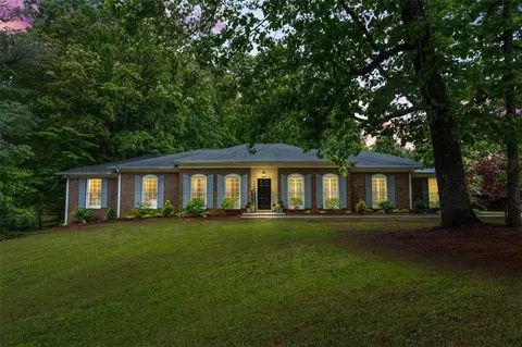 980 Hunterhill Dr, Roswell, GA 30075