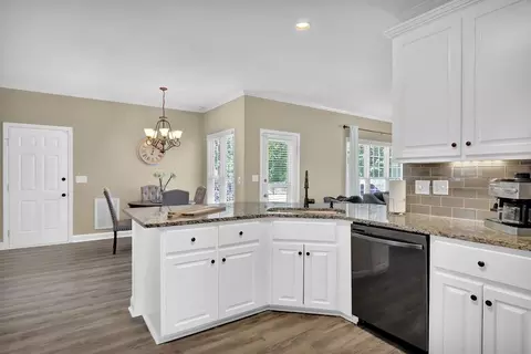 2390 Amberbrook Ln, Grayson, GA 30017 photo 3