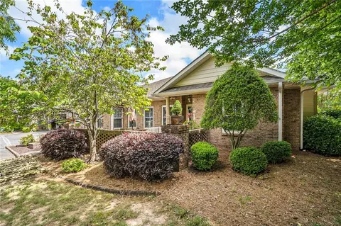 151 Villa Park Cir, Stone Mountain, GA 30087