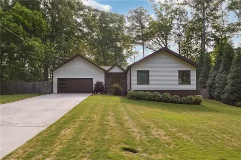 246 Pinetree Dr, Marietta, GA 30068
