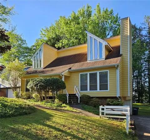 687 Applewood Ln NW, Marietta, GA 30064