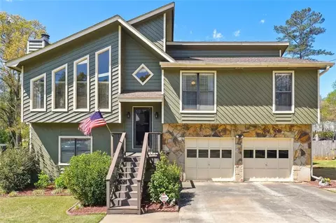 340 Roses Creek Dr, Lawrenceville, GA 30044