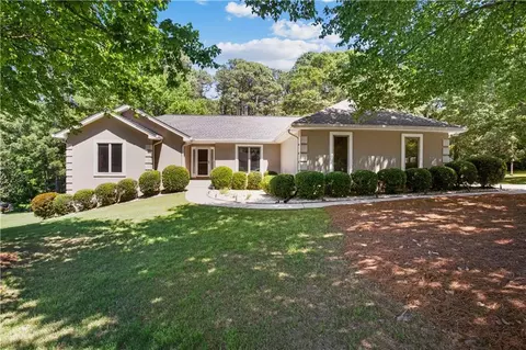 2098 Lakewood Cir, Grayson, GA 30017