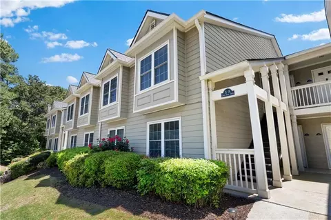 15 Lakes Edge Dr SE, Smyrna, GA 30080