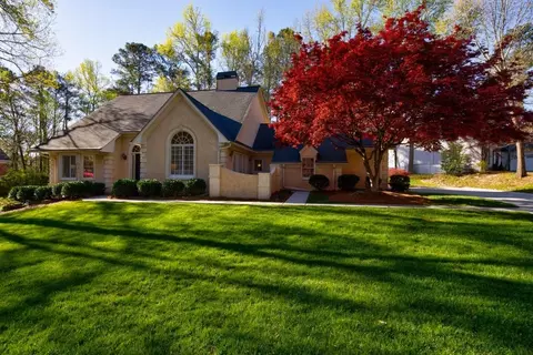 125 Saddlebrook Ct, Roswell, GA 30075