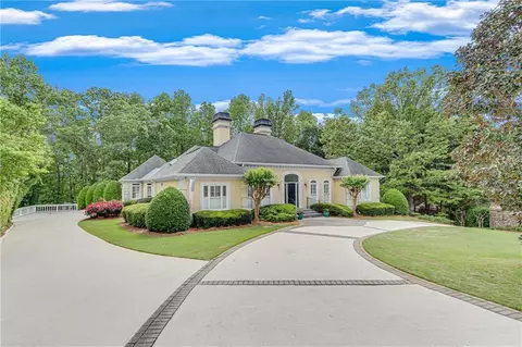 2900 Club Pl, Gainesville, GA 30506