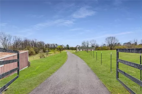 7250 Pea Ridge Rd, Gainesville, GA 30506