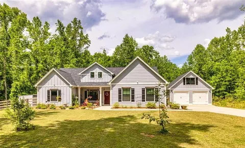 104 Robin Rd, Brooks, GA 30205