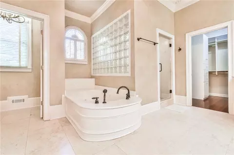 Bath - 2433 Thurleston Ln, Duluth, GA 30097 photo 4 of 8