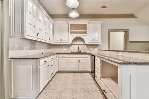 Kitchen - 2433 Thurleston Ln, Duluth, GA 30097 photo 8 of 8
