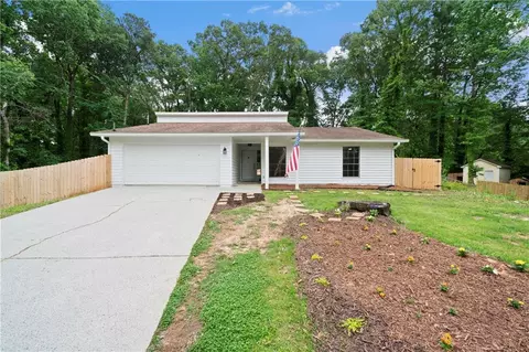 10 Saratoga Dr, Lawrenceville, GA 30044