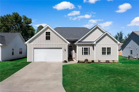 11 Applewood Dr NE, Rome, GA 30165