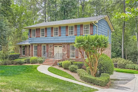 3251 Wake Robin Trl, Atlanta, GA 30341