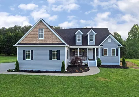 126 Knights Sq, Blairsville, GA 30512