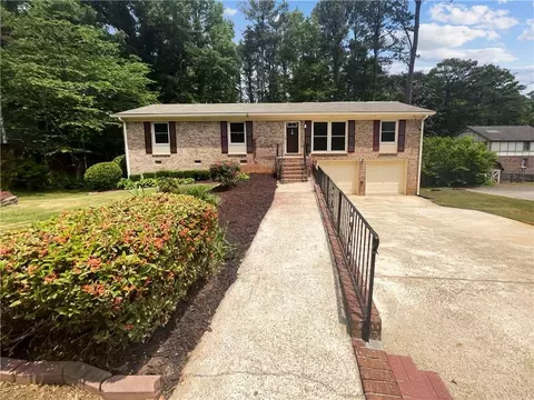 1372 Drayton Woods Dr, Tucker, GA 30084