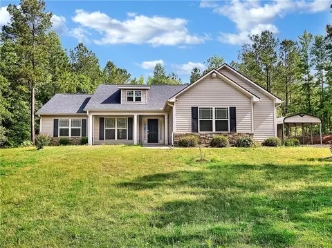 51 Esther Dr, Grantville, GA 30220