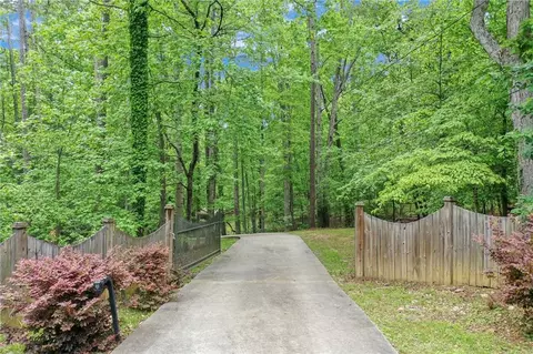 5467 Carolean St, Gainesville, GA 30506 photo 2