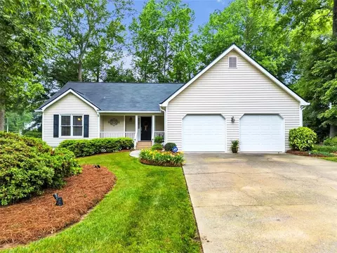 3117 Country Lake Dr, Powder Springs, GA 30127