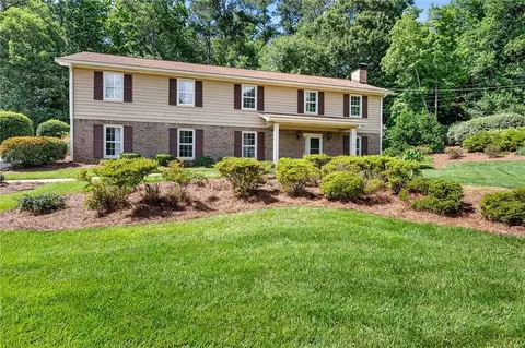 1410 Woodcrest Dr, Roswell, GA 30075