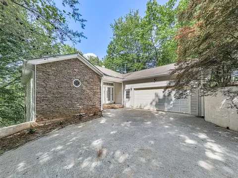125 Pinebrook Dr, Waleska, GA 30183