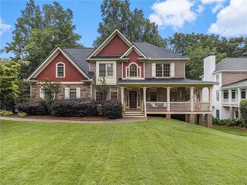 8190 Willow Pt, Gainesville, GA 30506