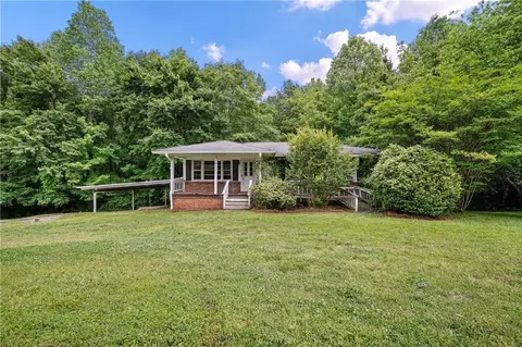 871 Cherokee Dr, Tallapoosa, GA 30176