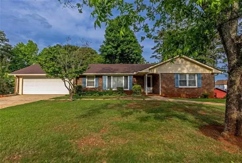 67 Vickers Rd, Fairburn, GA 30213