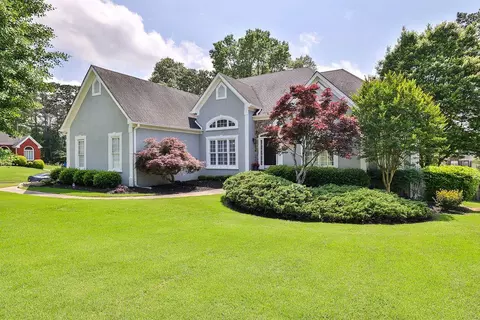 633 Eagle River Ln, Grayson, GA 30017