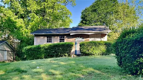 6675 Green Meadows Ln, Morrow, GA 30260