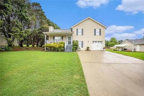 4642 Turning Leaf Dr, Gillsville, GA 30543