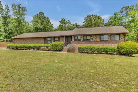 380 Willowwind Dr, Loganville, GA 30052