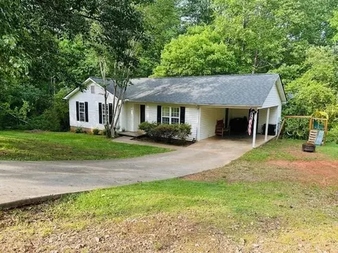 252 Dennis St, Clarkesville, GA 30523