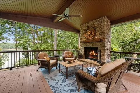 5966 Nachoochee Trl, Flowery Branch, GA 30542