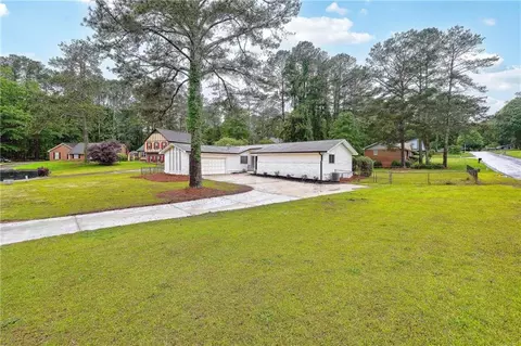 210 Rennes Ct, Fayetteville, GA 30214
