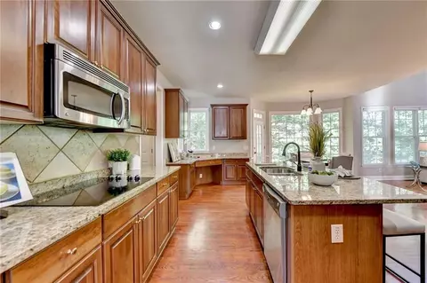 835 River Trace Ct, Suwanee, GA 30024 photo 10