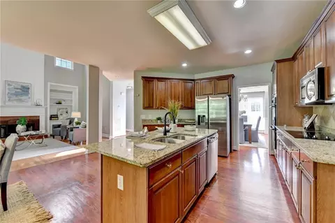 835 River Trace Ct, Suwanee, GA 30024 photo 13