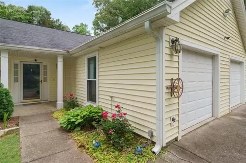 5796 Shoal Creek Dr, Douglasville, GA 30135