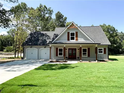 202 Rips Rd, Calhoun, GA 30701